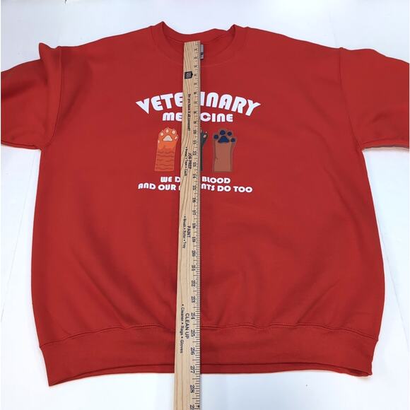 Veterinary Vet Graphic Gildan Heavy Blend Sweatshirt Crewneck Mens L Red Fleece - Picture 12 of 13